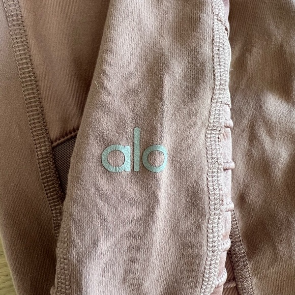 Women’s Alo Yoga Leggings - Picture 6 of 6